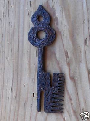 Antica chiave non mia venduta 156 da 12cm.jpg