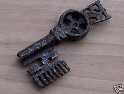 Antica chiave non mia venduta 525 da 8,5cm.jpg