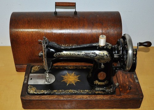 antica macchina da cucire,vecchia macchina da cucire