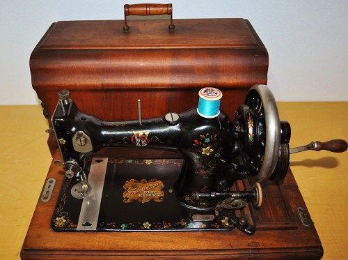 Antica macchina cucire, vecchia macchina cucire , Singer, Saxonia,tedesca,madreperla