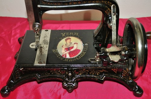 antica macchina da cucire regina margherita,