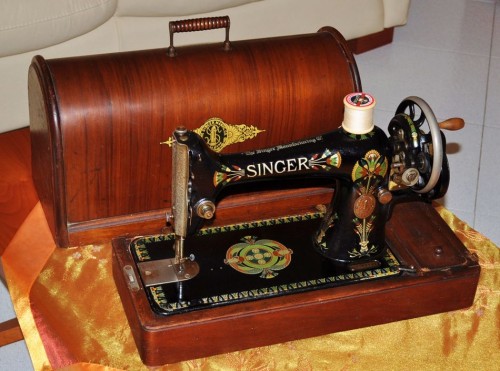 Antica macchina per cucire Singer